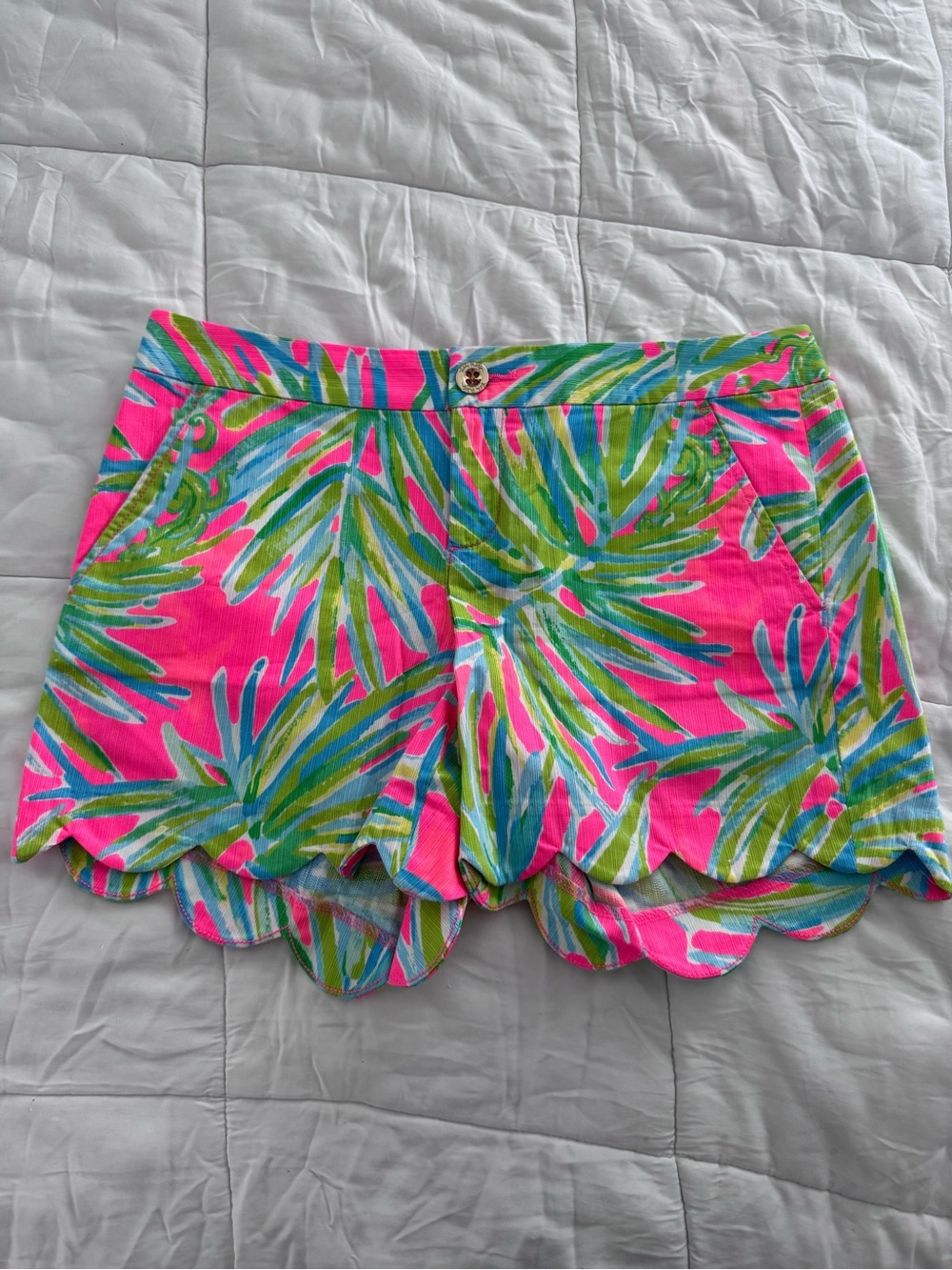 Lilly Pulitzer Scallop-Hem Shorts in Tiki Pink Royal Lime